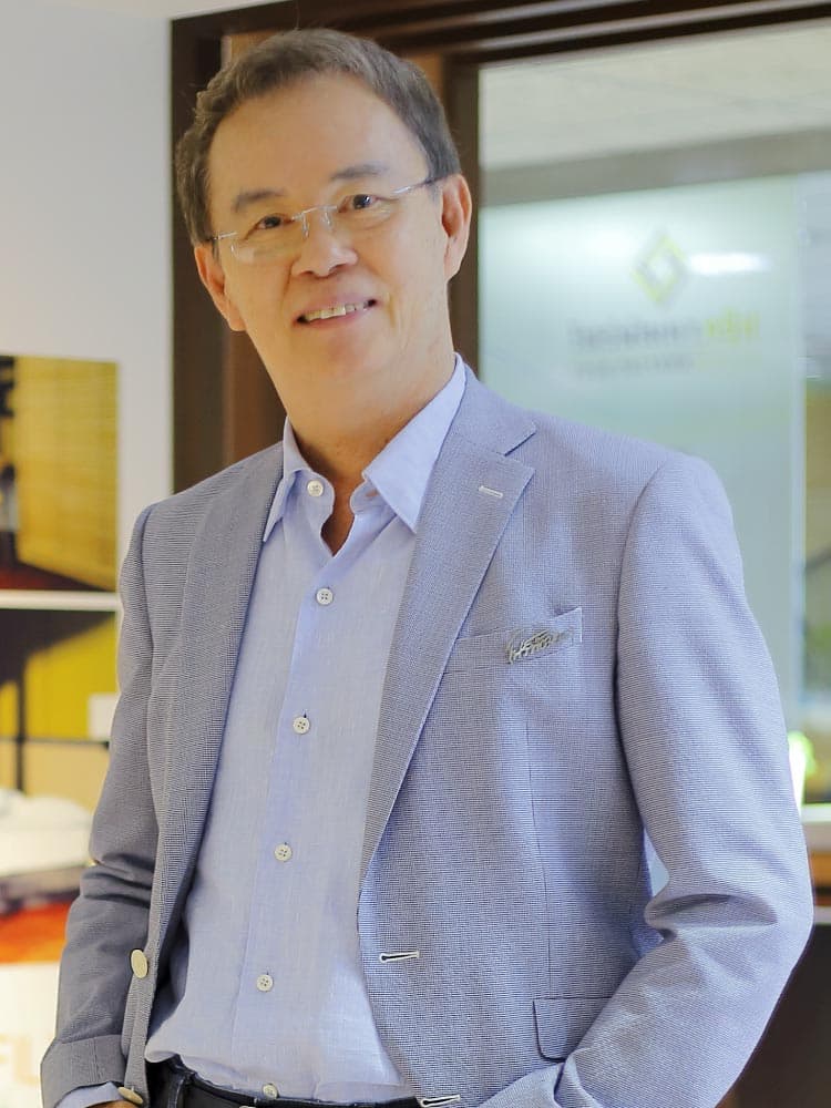 นายปราโมทย์ ธีรกุล