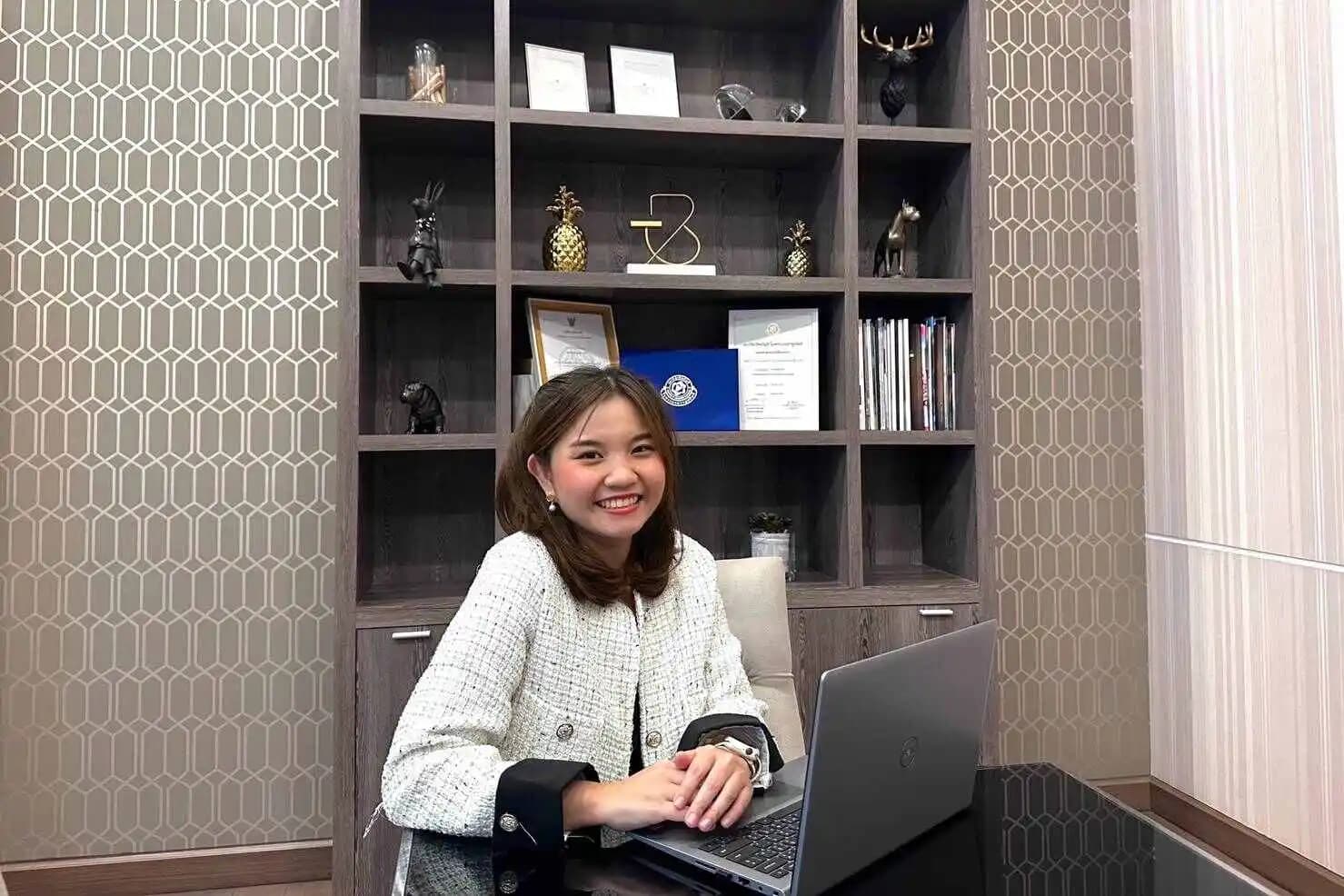 คุณใยไหม พรภณิดา คงกลิ่นสุคนธ์